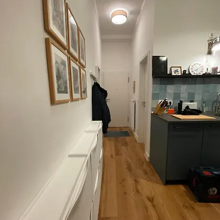 Neu Stephen Gill Apartment Cologne
